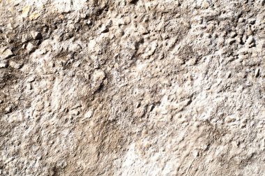 Küçük taşlı kil duvar ve arkaplan olarak çatlak.