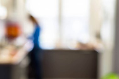 Arka plan kullanımı için mutfak içinin bulanık görüntüsü.