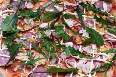 Pizza arka planının en üst görüntüsü. Kapatın. Makro yiyecek.