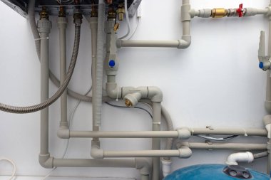 Kazanın altı merkezi ısıtma ve sıcak suya bağlı olarak kapalı.