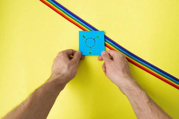 Símbolo Transgénero Pintado Una Pegatina Azul Las Manos Del Hombre —  Fotos de Stock