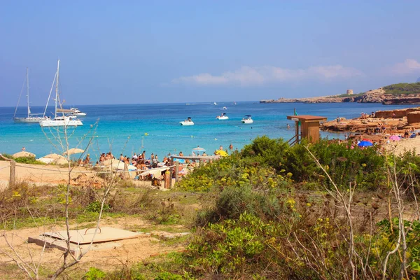 Különleges strand, híres Cala Comte turisztikai öböl, nyári úticél Ibiza — Stock Fotó