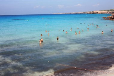 Cala Saona, İspanya 'daki kristal berrak suyuyla İbiza' nın en güzel plajlarından biridir.