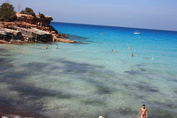 Cala Saona Jest Jedną Najpiękniejszych Plaż Ibizie Krystalicznie Czystą Wodą — Zdjęcie stockowe