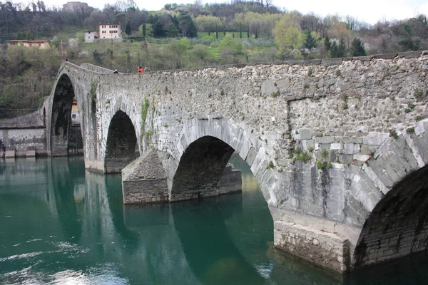 Sugestywny Słynny Ponte Della Maddalena Lucca Zbudowany Cegły Nad Rzeką — Zdjęcie stockowe