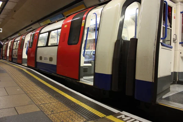 Metro Londres Momento Del Coronavirus Medio Transporte Está Vacío Casi — Foto de Stock