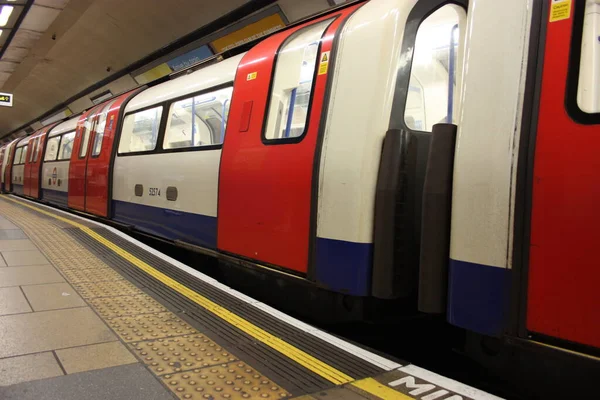Metro Londres Momento Del Coronavirus Medio Transporte Está Vacío Casi — Foto de Stock