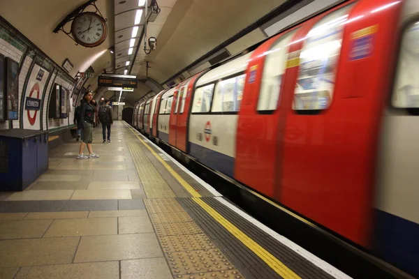 London Underground Time Coronavirus Means Transport Empty Almost — Stock Photo, Image