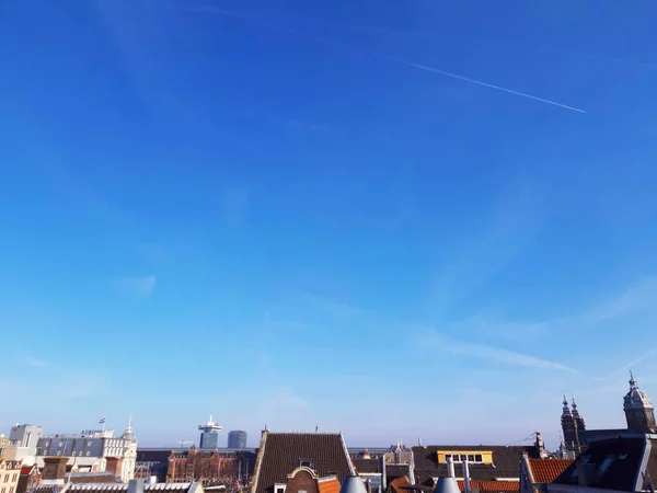 Les Toits Des Maisons Dans Centre Amsterdam Sous Ciel Dégagé — Photo