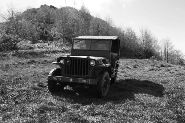 Amerikanske Militære Jeep Fra Andre Verdenskrig Stiene Til Den Gotiske – stockfoto
