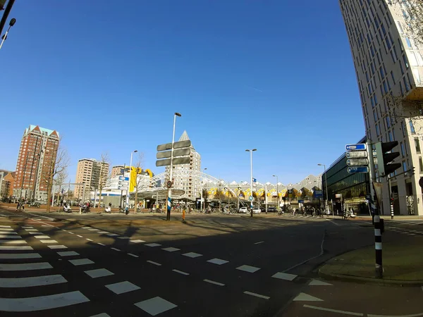 ヨーロッパの都市オランダのロッテルダムのメイン広場 — ストック写真
