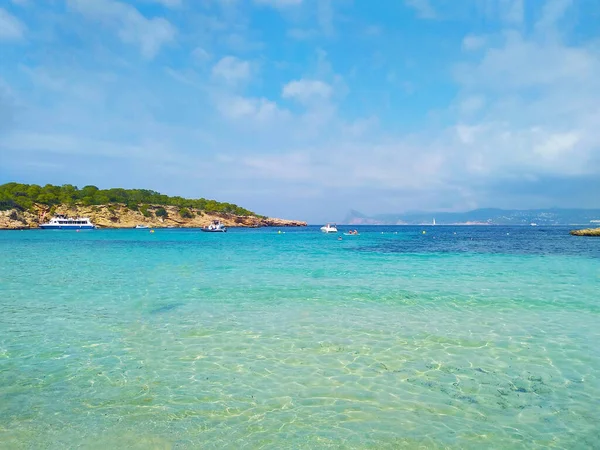 Spanya Daki Ibiza Daki Cala Bassa Plajının Güzel Berrak Denizi — Stok fotoğraf