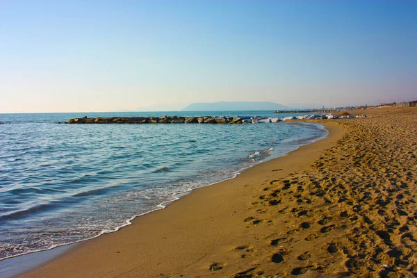 Скелі Викладені Морській Воді Перед Пляжем Заході Сонця Вілілії Яскравих — стокове фото