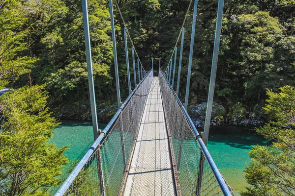 Blauwe poelen in Mount Aspiring National Park, South Island, Nieuw-Zeeland — Stockfoto