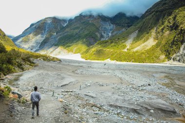 Yeni Zelanda 'nın güney adasında Fox Buzulu manzarası