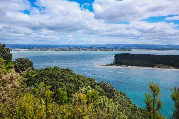 Vue de l'île Matakana depuis le mont Maunganui sur l'île du Nord, Nouvelle-Zélande — Photo
