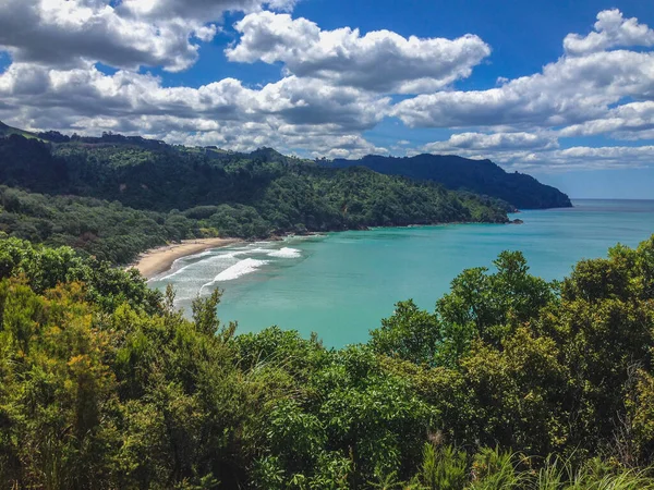 Bella spiaggia di Waihi a Bay of Plenty, Isola del Nord, Nuova Zelanda — Foto Stock