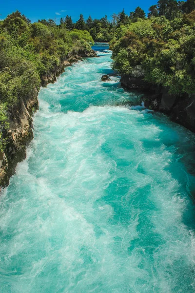 Taupo 'daki Huka Şelalesi, Kuzey Adası, Yeni Zelanda