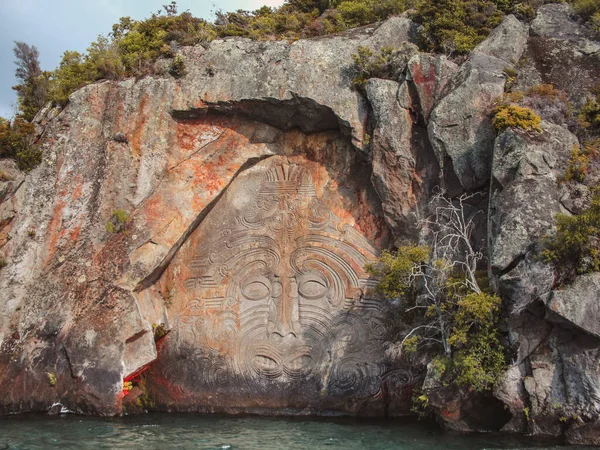 Mine Bay Maori Rock Tallados en Taupo, Isla Norte, Nueva Zelanda — Foto de Stock