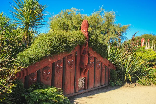 Hamilton, Nowa Zelandia - 28 grudnia 2016: Piękne ogrody Hamilton są ozdobione wieloma drobnymi dodatkami. — Zdjęcie stockowe