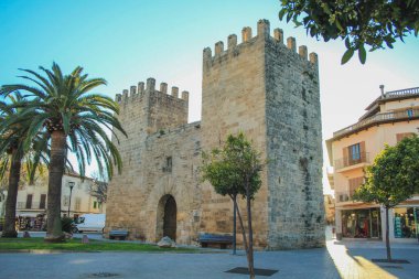Alcudia, Mallorca, İspanya şehir duvarının kapısı.