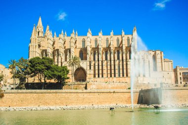 Palma, Mallorca / İspanya - 26 Mart 2018: Palma Santa Maria Katedrali, başkent Palma de Mallorca 'da yer almaktadır.