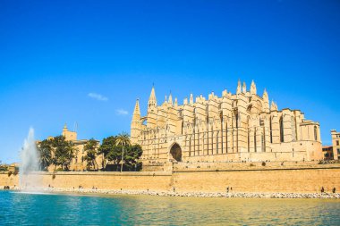 Palma, Mallorca / İspanya - 26 Mart 2018: Palma Santa Maria Katedrali, başkent Palma de Mallorca 'da yer almaktadır.
