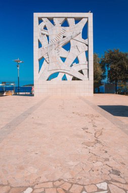 Rovinj, Hırvatistan - 17 Temmuz 2018: İstrian Yarımadası 'ndaki Rovinj' de düşen savaşçılar ve faşist terör mağdurları anıtı.
