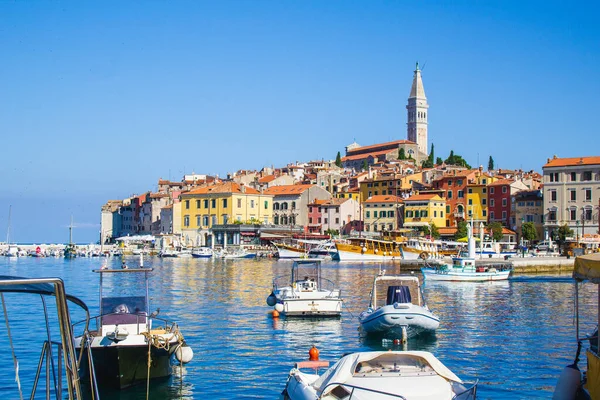 Rovinj Croácia Julho 2018 Vista Colorida Cidade Velha Pitoresca Porto — Fotografia de Stock