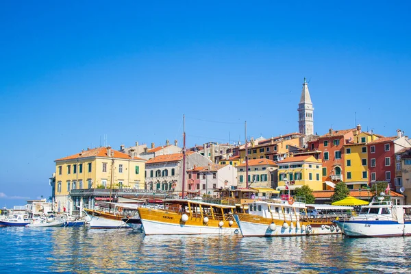 Rovinj Horvátország Július 2018 View Colorful Old Town Picturesque Harbour — Stock Fotó