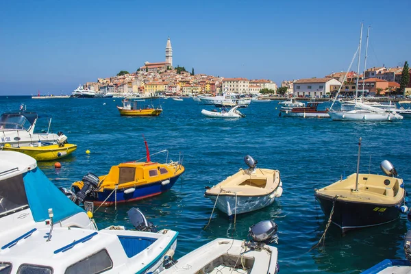 Rovinj Croácia Julho 2018 Vista Colorida Cidade Velha Pitoresca Porto — Fotografia de Stock