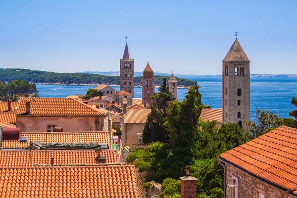 Widok Miasto Rab Wyspie Rab Bezchmurny Letni Dzień Chorwacji — Zdjęcie stockowe