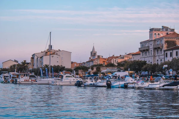 Rab Island Croácia Julho 2018 Vista Pitoresca Baía Porto Cidade — Fotografia de Stock