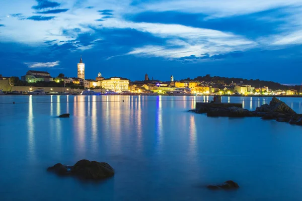 Festői Tengerparti Kilátás Rab Város Vízparti Éjjel Rab Island Horvátország — Stock Fotó