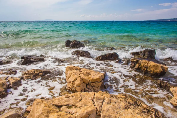 Rochas Ondas Uma Praia Seixos Perto Cidade Novalja Ilha Pag — Fotografia de Stock