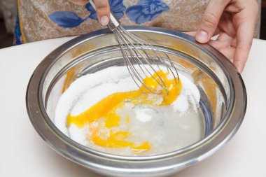 Çırpma yumurta bir kase