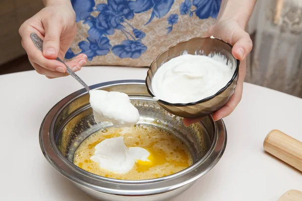 Hamur ekşi krema ilavesi