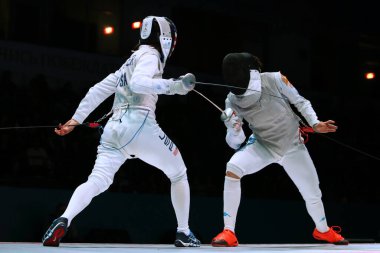 Kazan, Tataristan / Rusya - 23 Şubat 2020: Fie World of Women 's Foil. Eskrim yarışmasında dövüş
