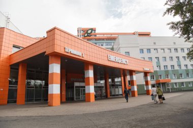 Kazan, Rusya - 15 Temmuz 2015: Bir hastaneye acil giriş