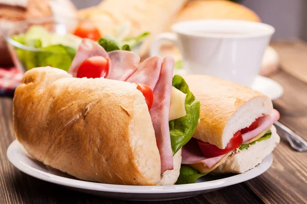 Panini sandwich met ham, kaas en tomaat — Stockfoto