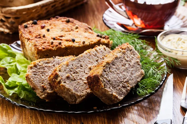 Patè di carne delizioso tradizionale con verdure — Foto Stock