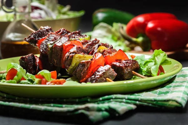 Kjøttdeig og grønnsakkebab – stockfoto