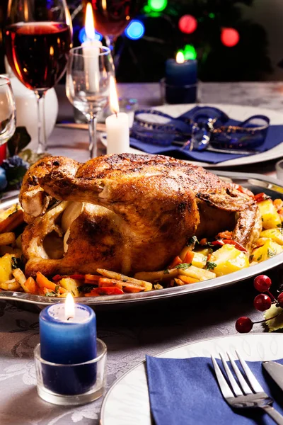 Печёная курица на рождественский ужин — стоковое фото