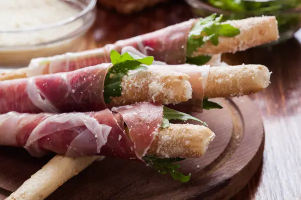 Italian grissini with ham prosciutto, mozzarella and arugula — Stock Photo, Image