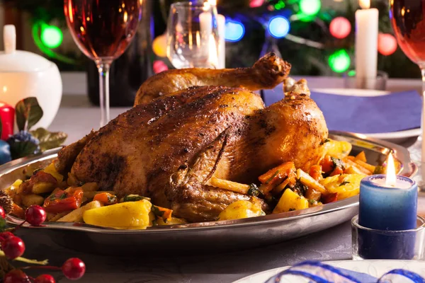 Poulet cuit au four pour le dîner de Noël — Photo