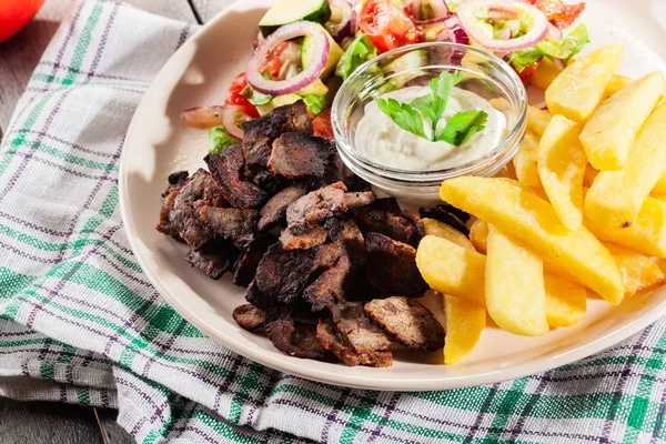 Grilled meat with French fries and fresh vegetables — Stock Photo, Image