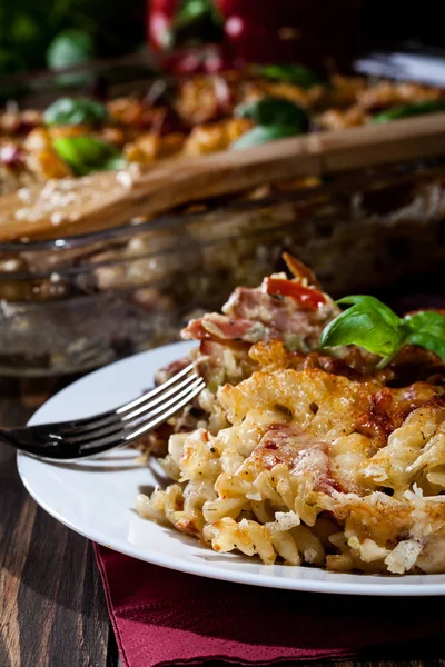 Portion of fusilli pasta casseroles, sausages and zucchini — Stock Photo, Image