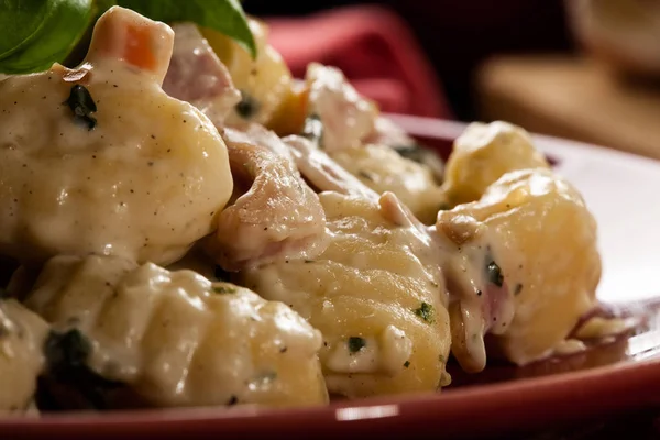 İtalyan patates köfte peynirli sos, Patates gnocchi, ham — Stok fotoğraf