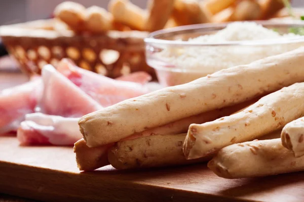 意大利鹿与火腿火腿、 干酪和芝麻菜 — 图库照片