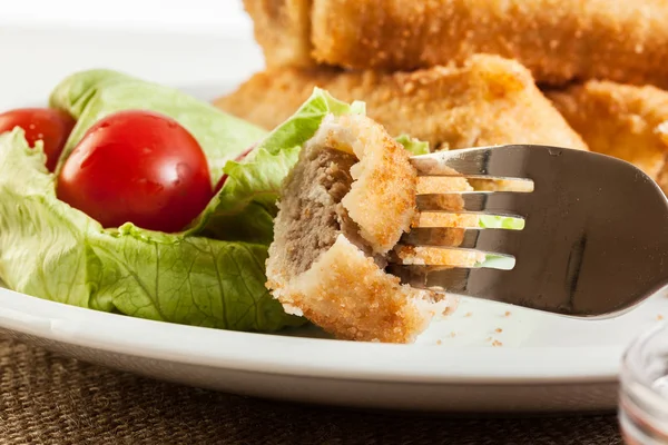 Crocchette con zuppa di carne e barbabietole — Foto Stock